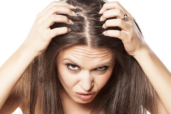 Trị nấm da đầu là việc cần thiết để tránh biến chứng nặng hơn